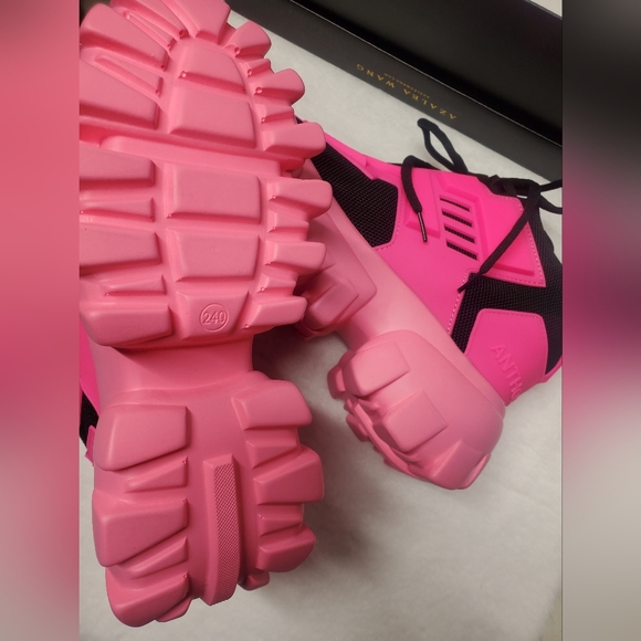 New in box barbie pink platform shoes - Picture 3 of 4